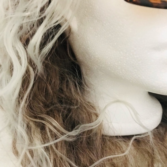 Silver white and brown wig‎ - Picture 3 of 7